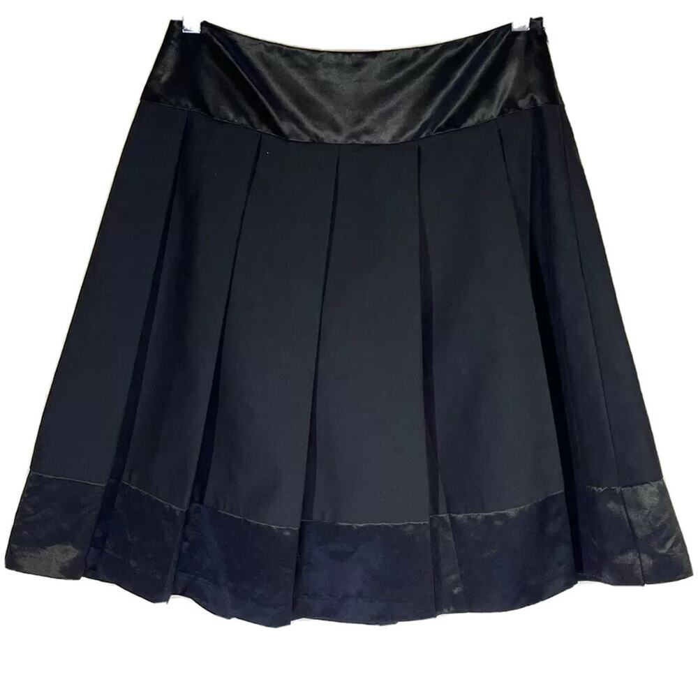 Trina Turk Black Pleated Satin Trim Flare Knee Length Skirt Sz 2 Modern Preppy